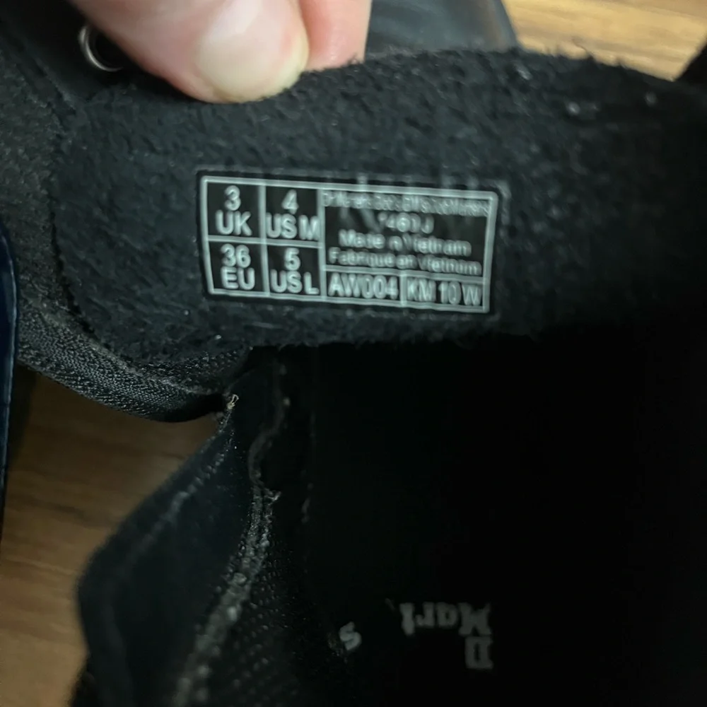Classic Dr Martens black, youth size‎ 4. Excellent used condition.